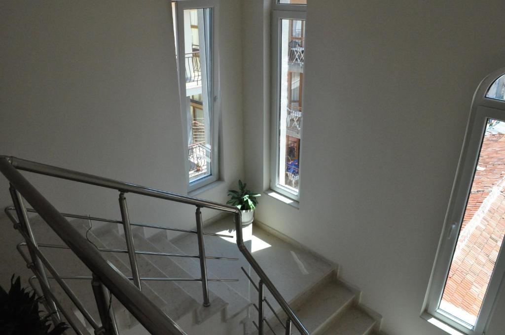 St. George Apartments เนเซบาร์ ภายนอก รูปภาพ