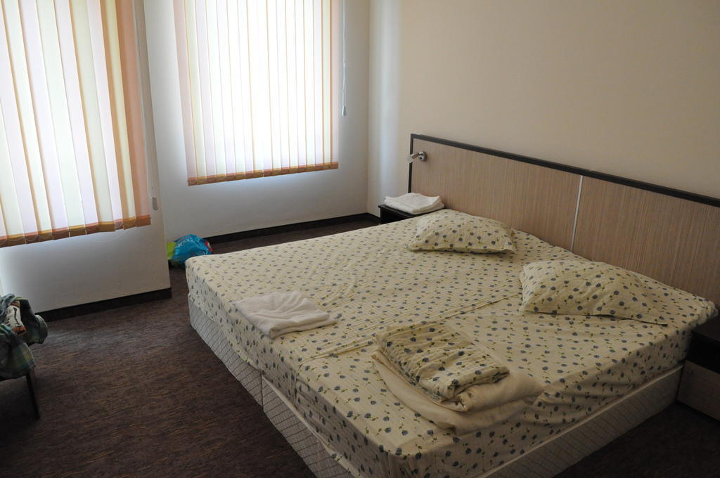 St. George Apartments เนเซบาร์ ห้อง รูปภาพ