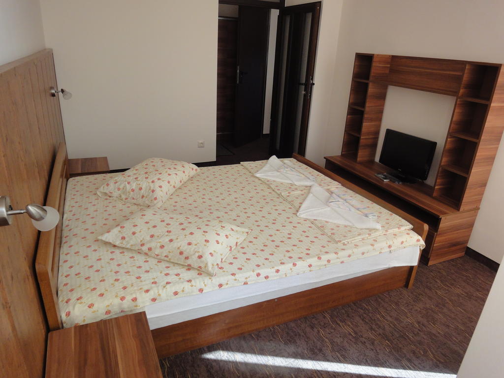 St. George Apartments เนเซบาร์ ห้อง รูปภาพ