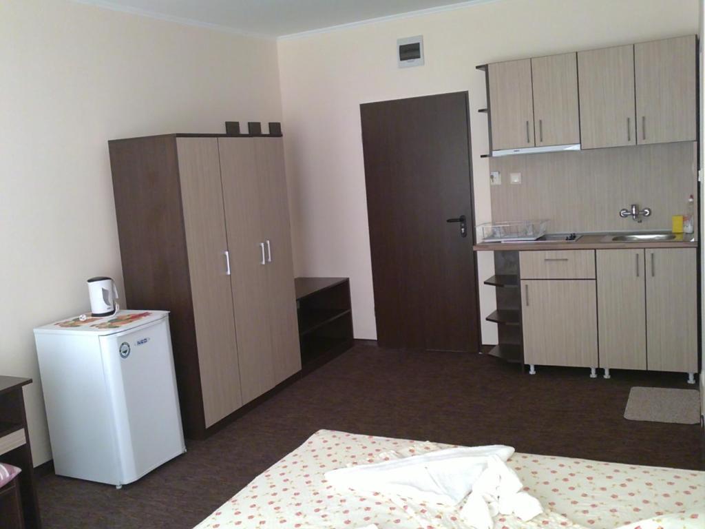 St. George Apartments เนเซบาร์ ภายนอก รูปภาพ